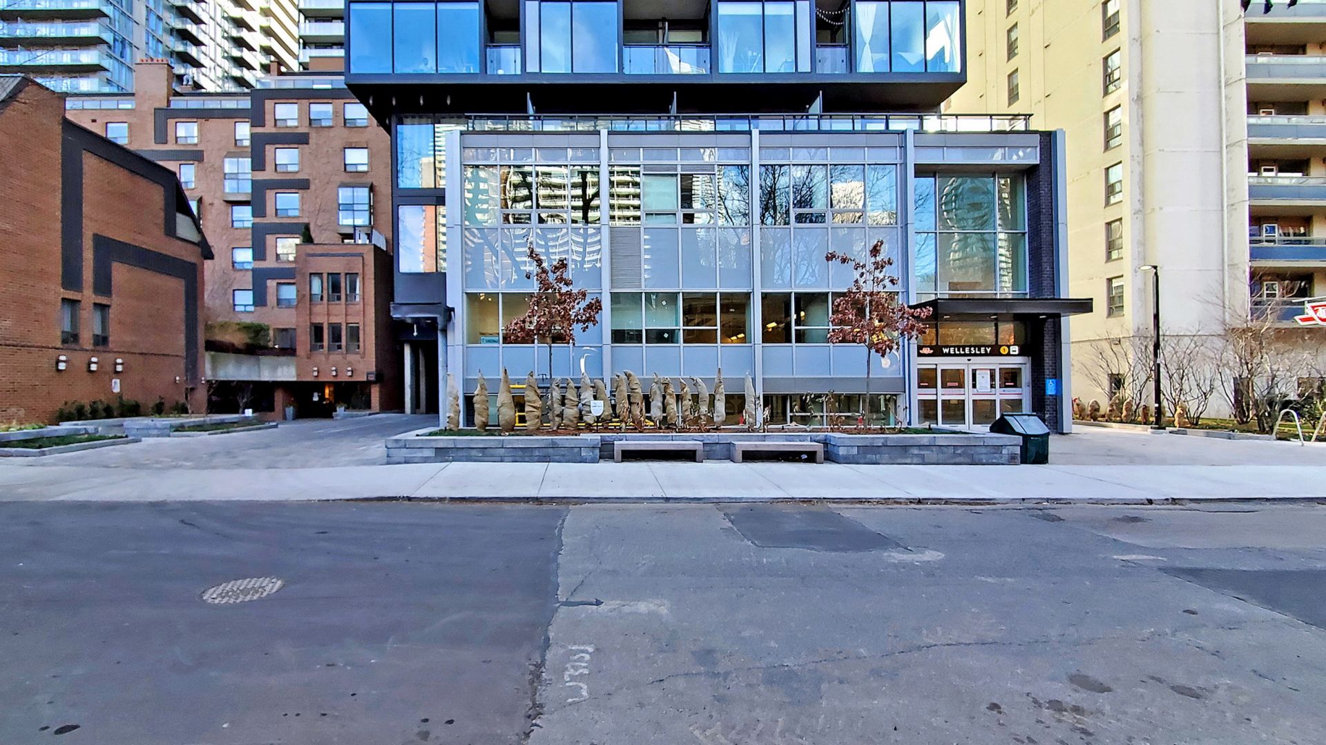 110717 Dundonald Street, Toronto